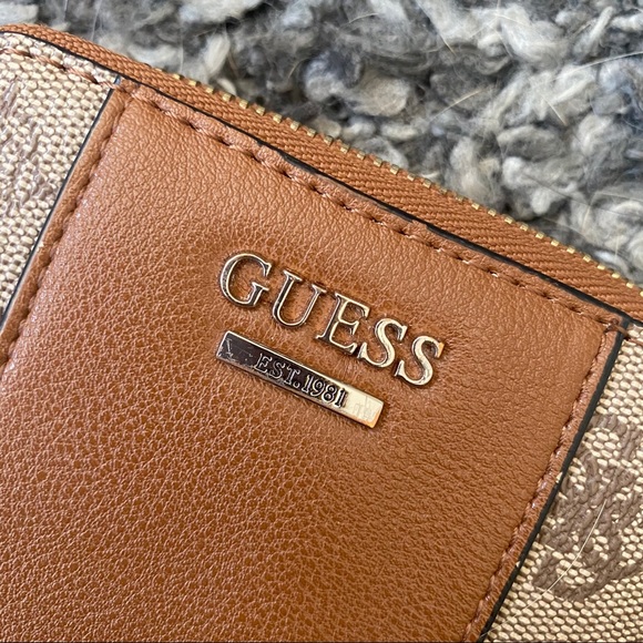 ‼️SOLD‼️ Guess Compact Wallet - Picture 8 of 8
